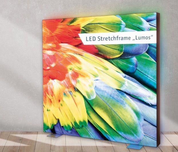 Beleuchteter LED Textil Spannrahmen als Bodendisplay