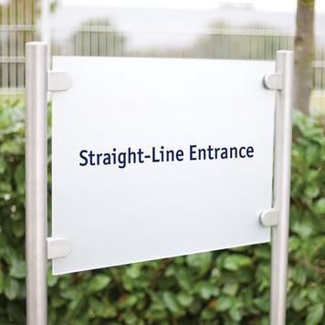 Firmenschild „Straight-Line Entrance” mit Acrylglasplatte